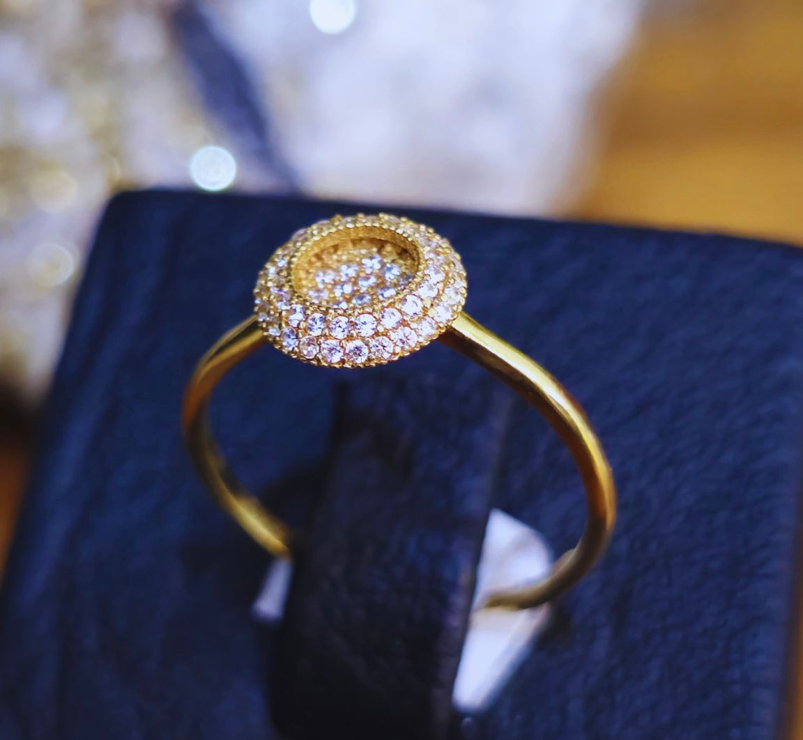 ANILLO SOLITARIO CON CIRCONES, ORO 18K